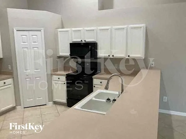 3 bed, 2.0 bath, 1783 sqft, $2,115 — Photo 4