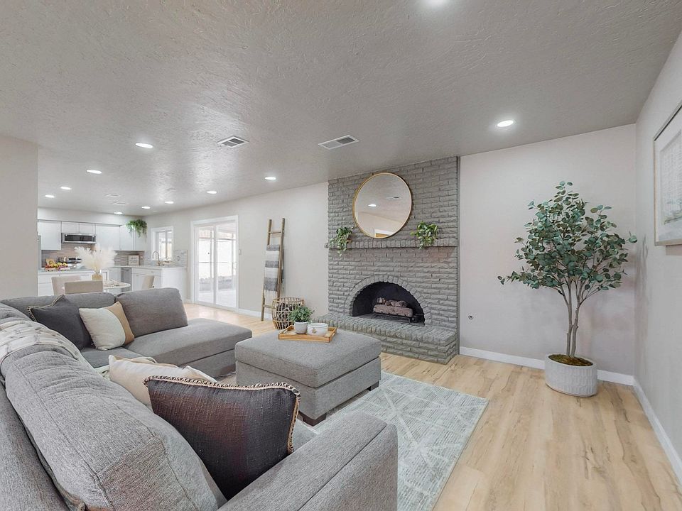 1st image of 3832 La Charles Dr NE