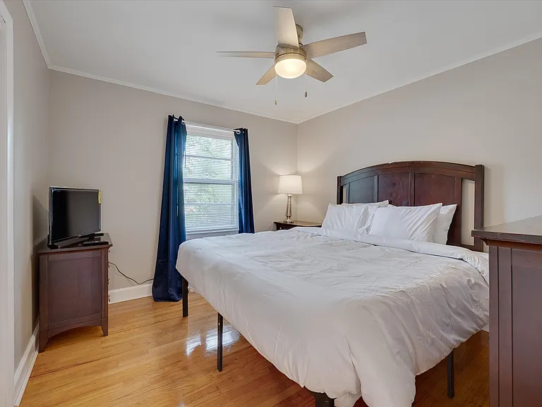 1827 Fargo Dr — Photo 3