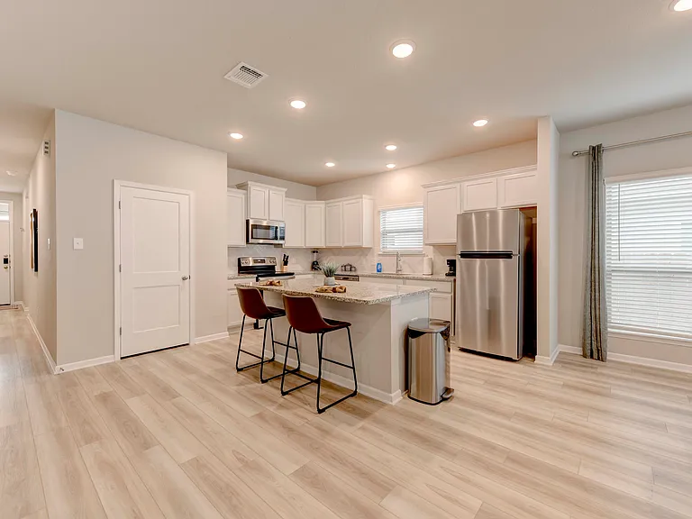 615 Winscott Ave — Photo 9