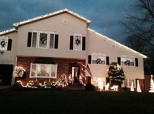 14706 Algretus Dr, Centreville, VA 20120