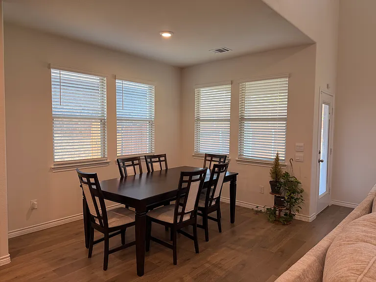7401 Mayplace Dr — Photo 8