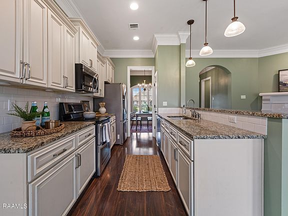 5th image of 606 Birchview Dr