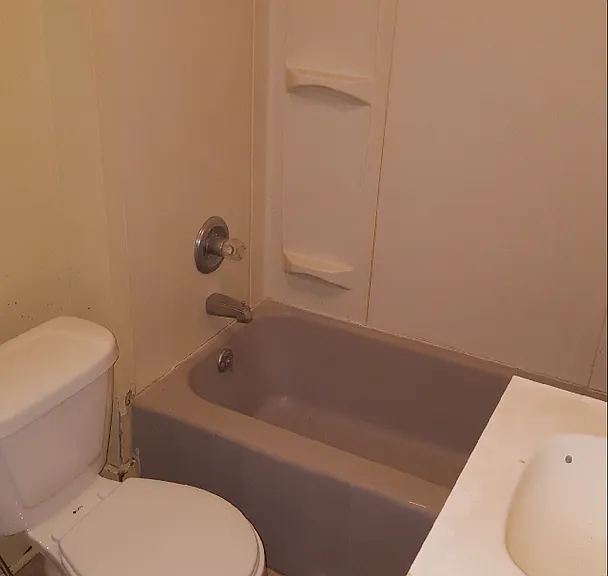 425 SW 3rd St — Photo 3