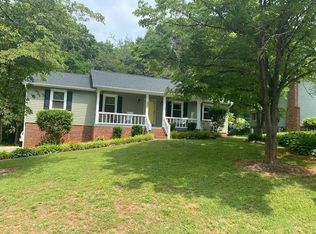 1059 Autumn Ln, Hickory, NC 28602