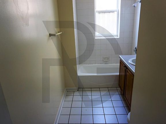 4th image of 2450 N Southport Ave #2450104