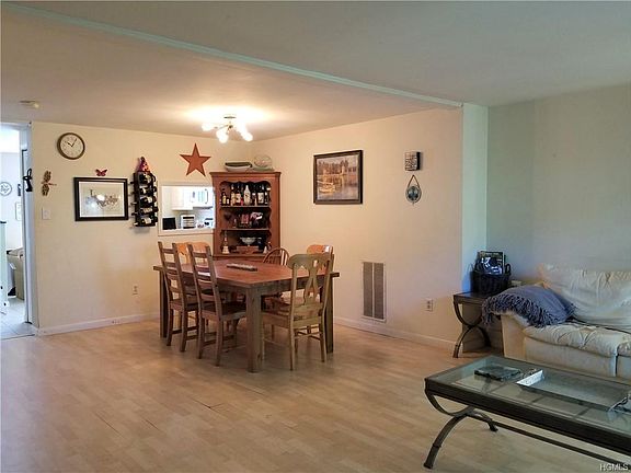 5th image of 107 Williamsburg Dr