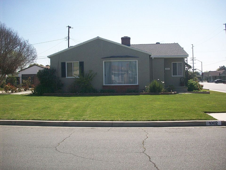 FRONT VIEW OF HOUSE, newley painted inside and out in 2007/2008