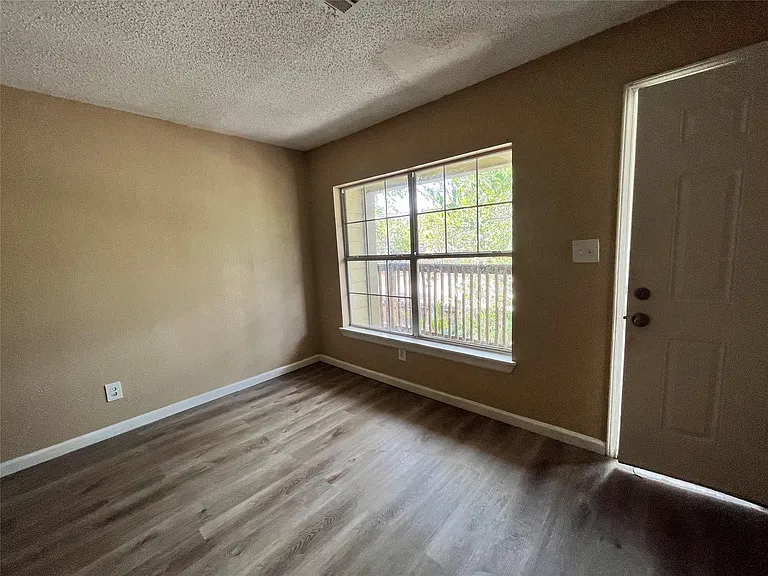 10235 Algiers Rd #2 — Photo 2