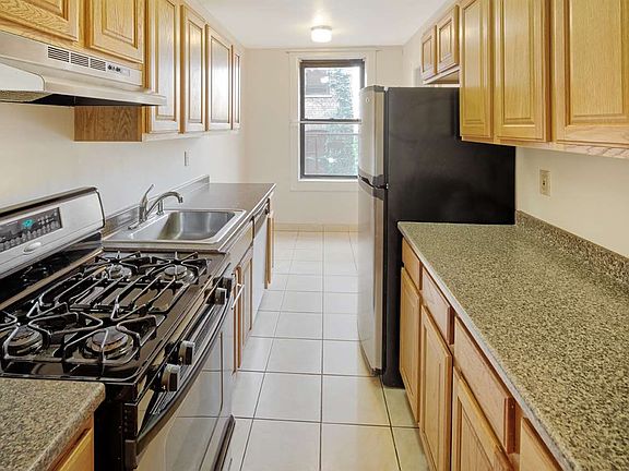 4th image of 36 Duncan Ave #504