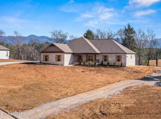 212 Charlie Ln, Maryville, TN 37804