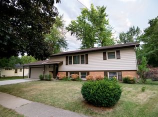 120 McCormick Dr, Dekalb, IL 60115