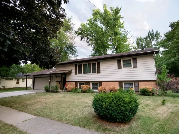 120 McCormick Dr, Dekalb, IL 60115