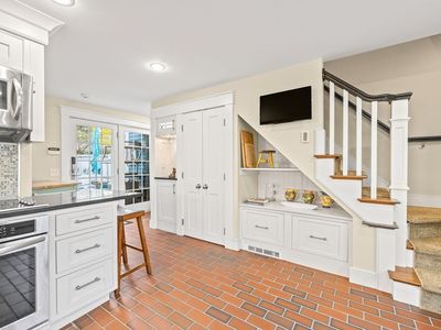 19 Tremont St APT 3, Provincetown, MA, 02657