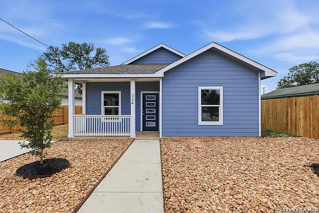 3 bed, 2.0 bath, 1346 sqft, $1,750 — Photo 1
