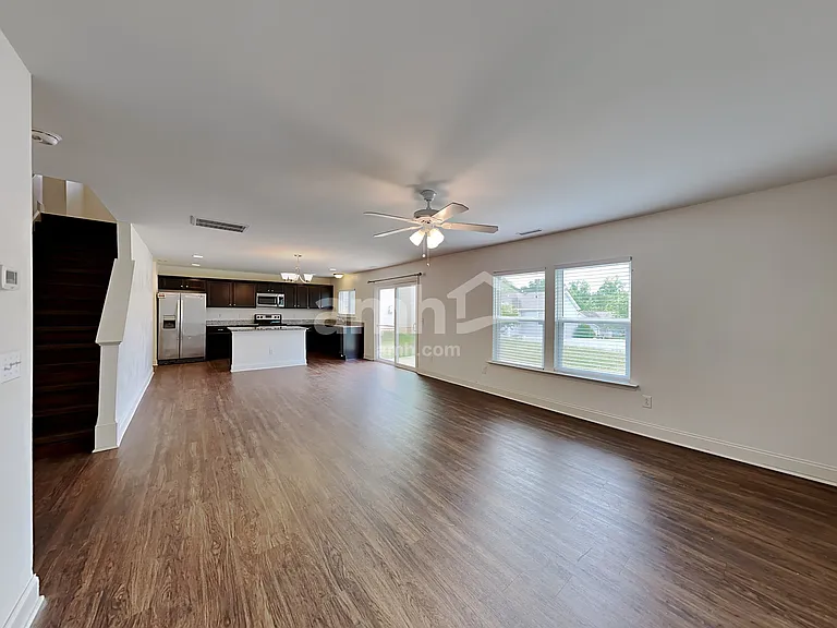 255 Plymouth Dr — Photo 7