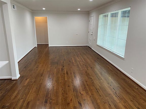 3rd image of 606 Northill Dr