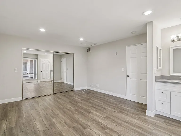 626 E Verdugo Ave #L — Photo 9