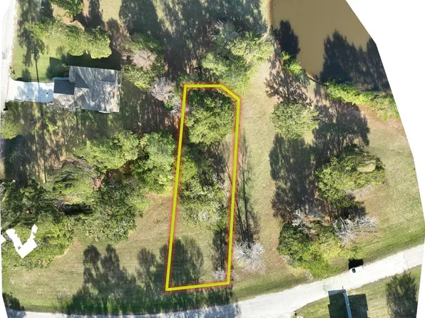 7 Silver Lakes Dr, Huntsville, TX 77340