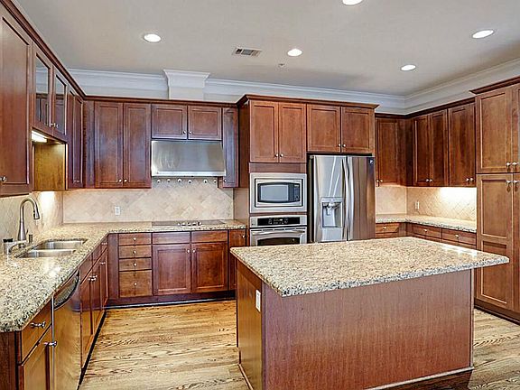 4th image of 2211 Briarglen Dr APT 506