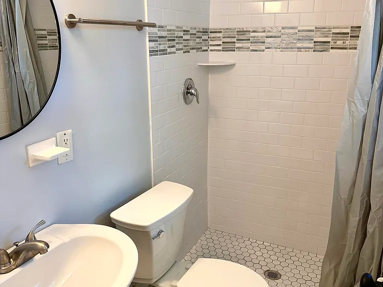 2909 Lauderdale Dr E — Photo 10