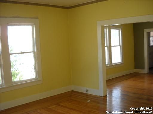 2nd image of 2747 E Houston St