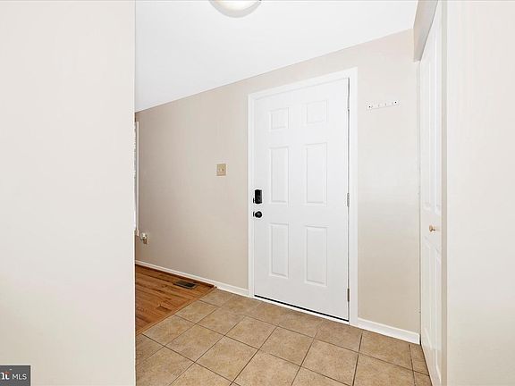 4th image of 1201 Conewago Dr
