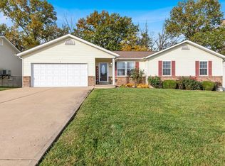97 Robin Hood Dr, Troy, MO 63379