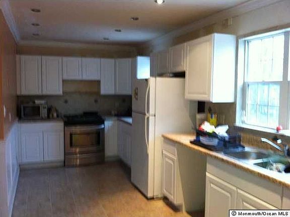 2nd image of 541 Parkwood Ave