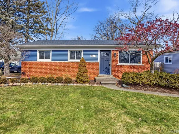 1043 Arthur Dr, Troy, MI 48083