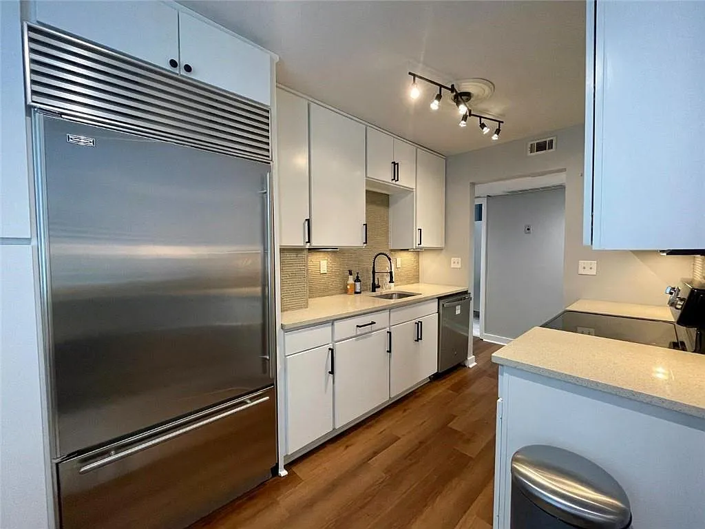 2 bed, 1.0 bath, 942 sqft, $2,195 — Photo 4