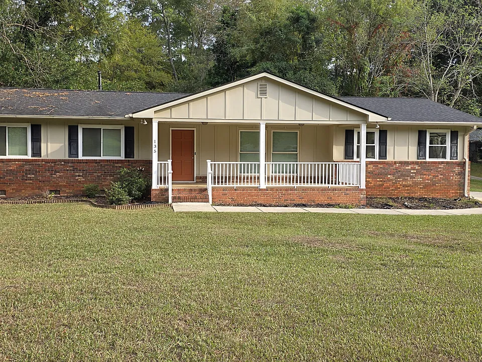 135 Holly Ln