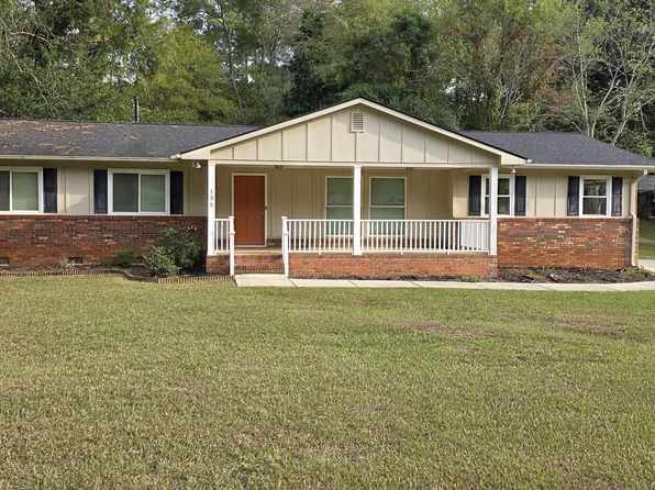 135 Holly Ln, Athens, GA 30606