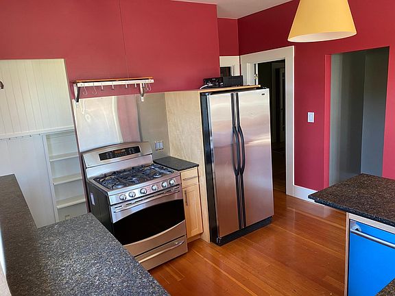 Gas stove, new dishwasher, pantry