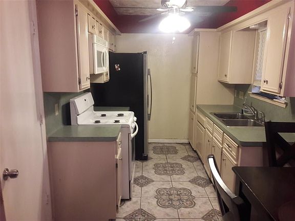 2nd image of 4527 Jamaica Ln
