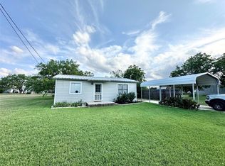 230 Runnels St, Tye, TX 79563
