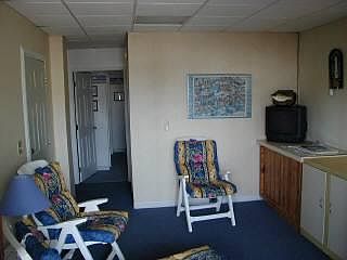 5th image of 152 Gardenia St