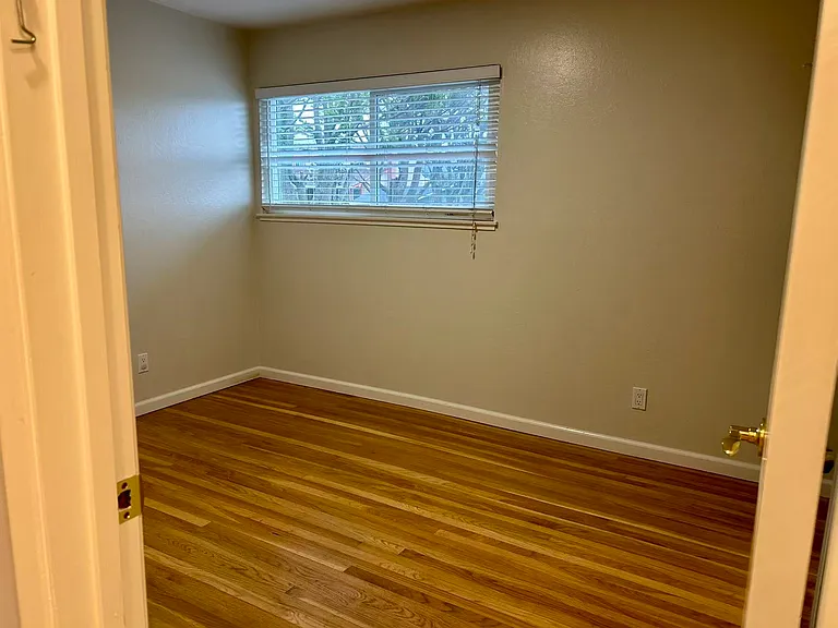 2611 Donegal Ave — Photo 13