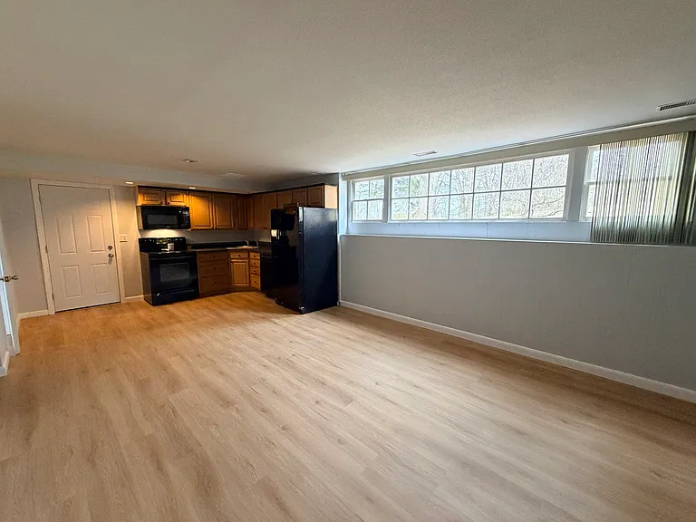 18 Colonial Dr #1 — Photo 11