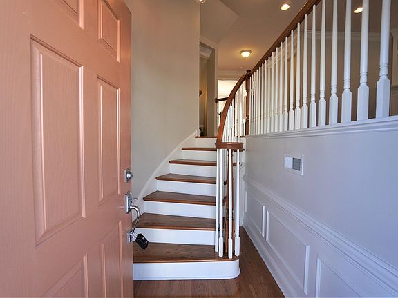 3rd image of 102 Bishop Dr