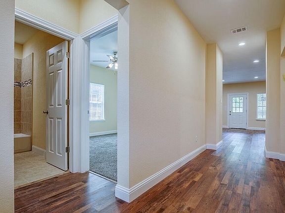 2nd image of 410 N Park Ave
