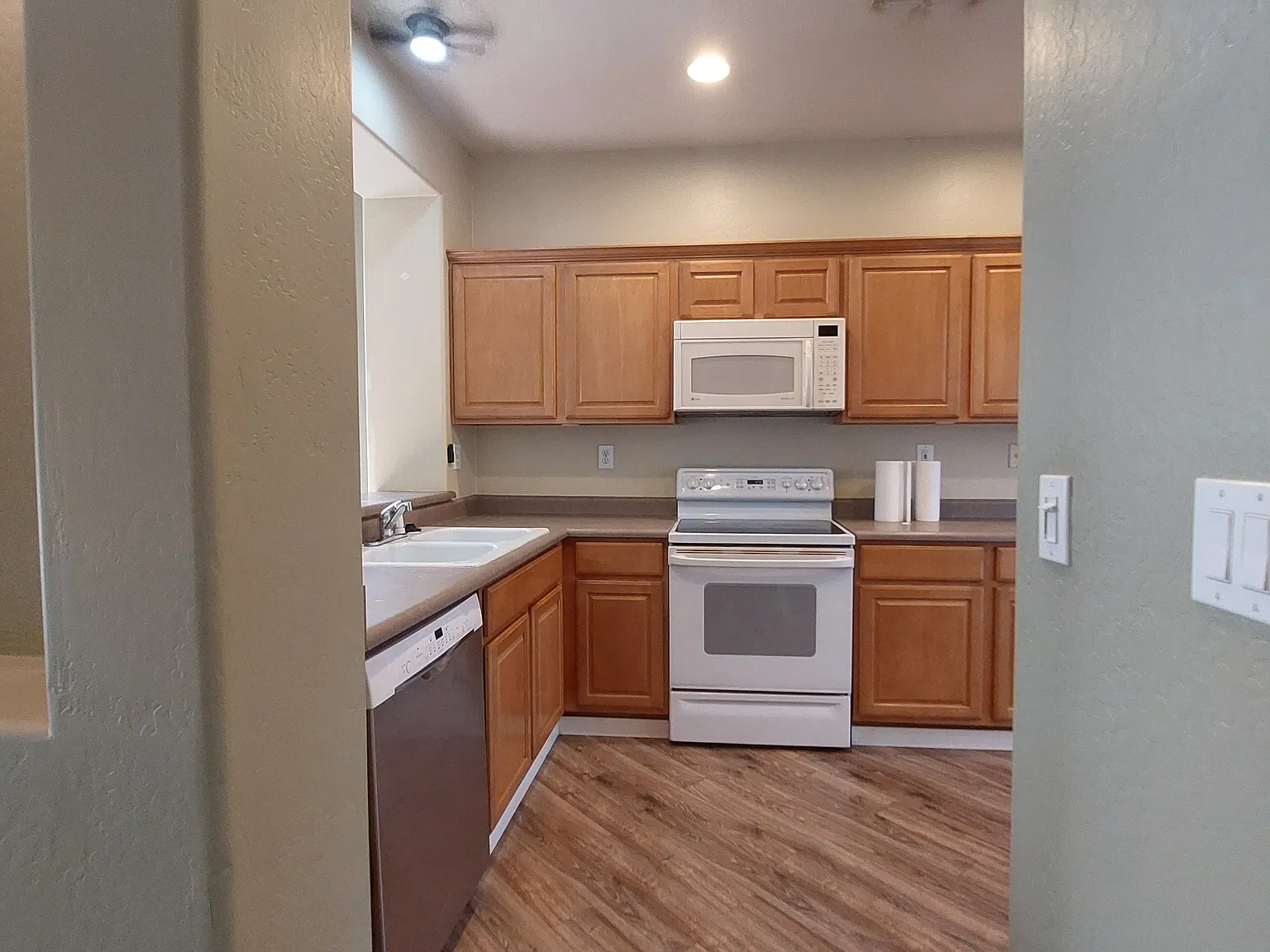 3 bed, 1230 sqft, $2,200 — Photo 4