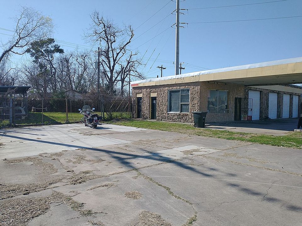 2nd image of 11201 W Hardy Rd