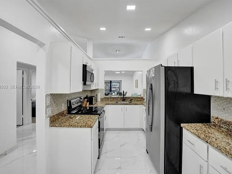 5434 SW 25th Ave — Photo 6