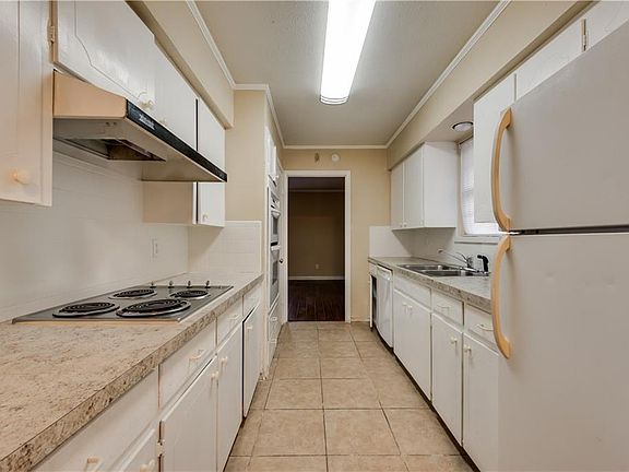 5th image of 313 Willow Wood Ln
