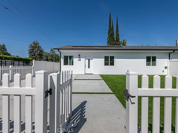 4th image of 19453 Strathern St