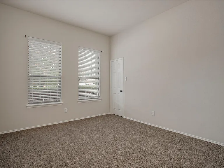 6000 Stirrup Iron Dr — Photo 15