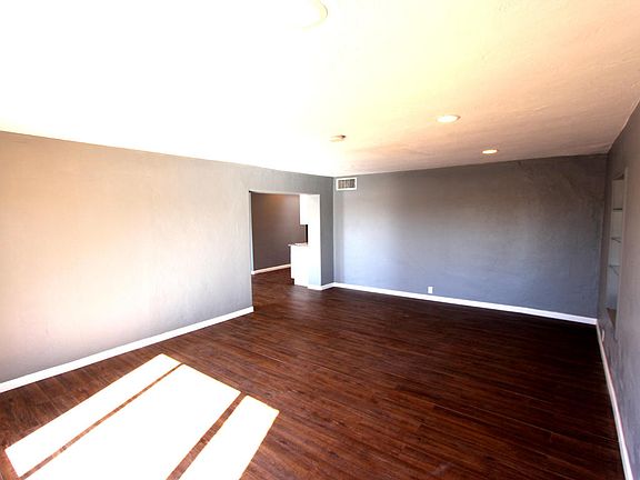 5th image of 125 E. Roger Road