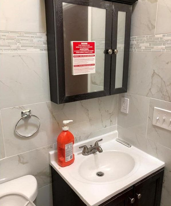 Full bathroom 1