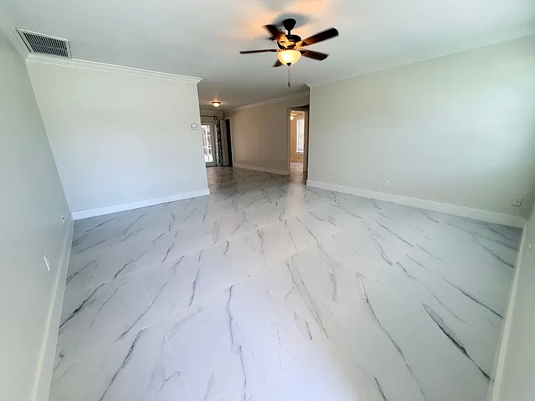 18600 Miami Blvd — Photo 17